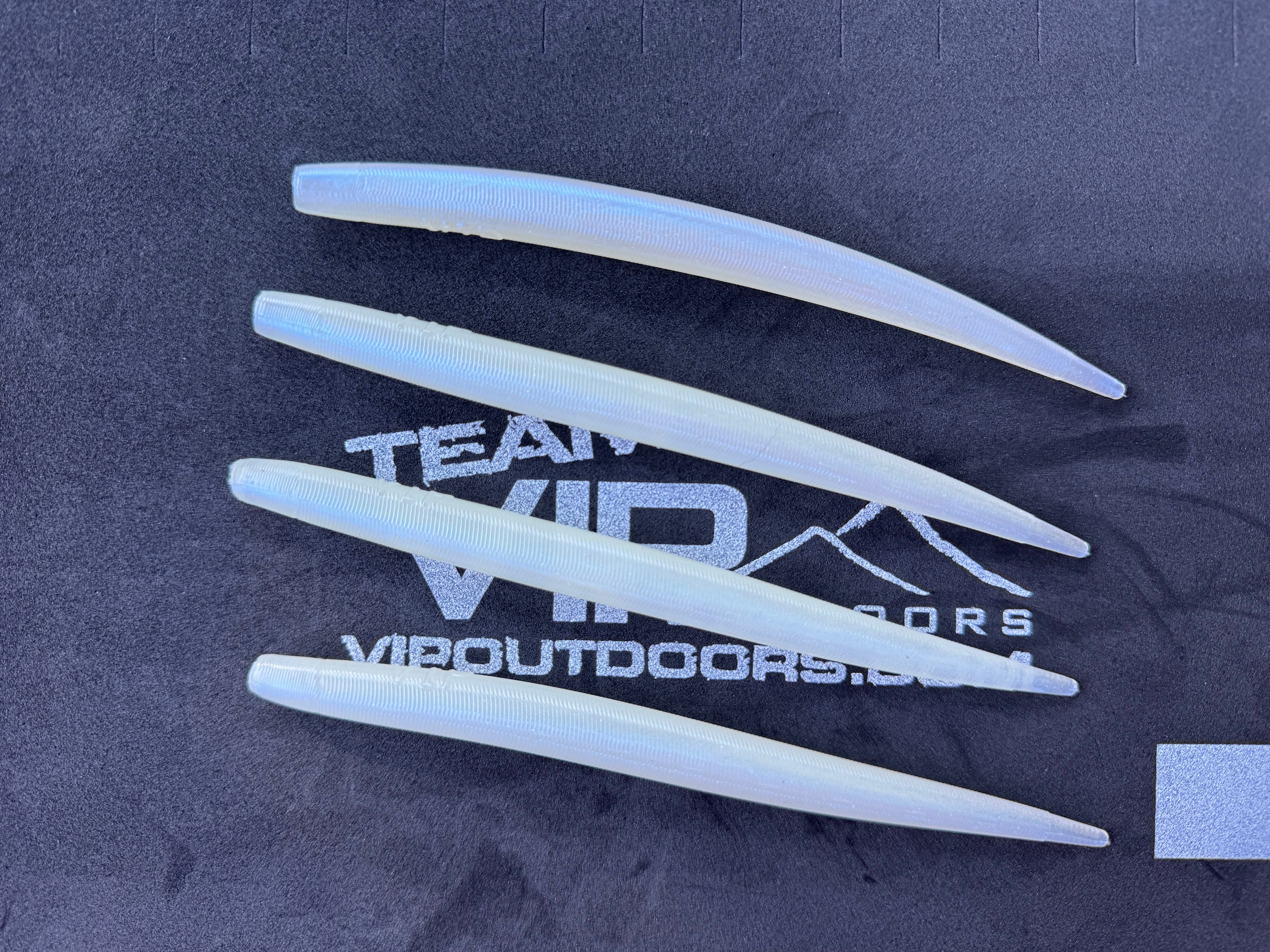 6" Glow/Pearl Eel (Single Bait)